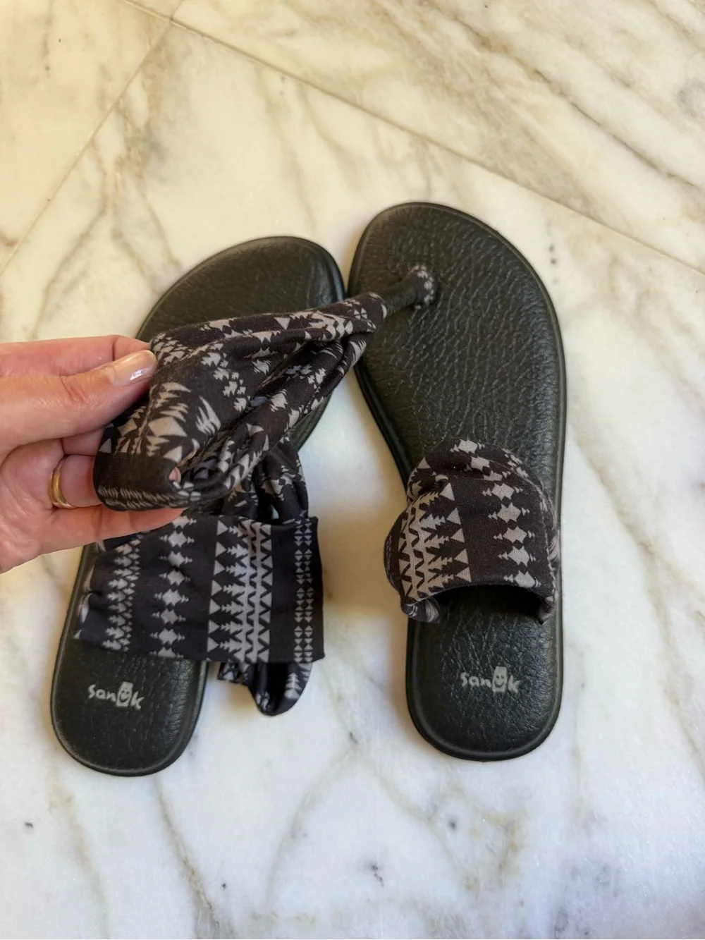 Sanuk Yoga Sling 2 Black Tribal Ikat Comfort Sandals Women’s size 8 US